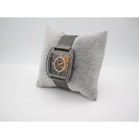 Women's Isaac Mizrahi Live Quartz WR Analog 31mm Dial Causal Watch (F518) - Picture 4 of 8